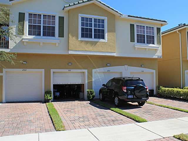 Lexington Lakes Stuart Townhouses & Condos For Sale